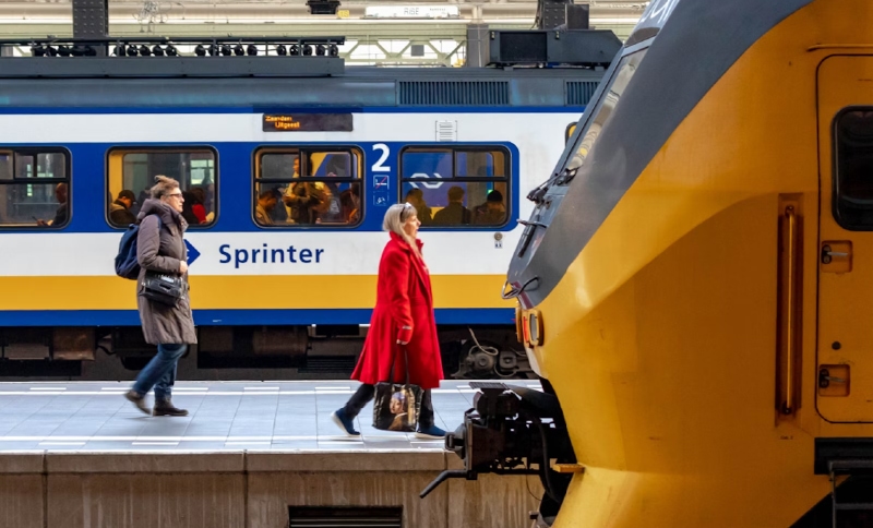 Schiphol-Flughafen-Zug-Transfer-1